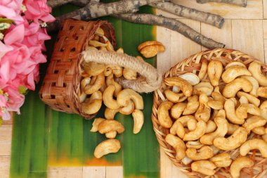 Kızartma kaju fıstığı tuz ile lezzetli