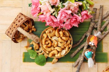 Kızartma kaju fıstığı tuz ile lezzetli