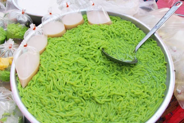 Op smaak gebrachte Pandan rijst (Lod Chong), Thaise dessert — Stockfoto