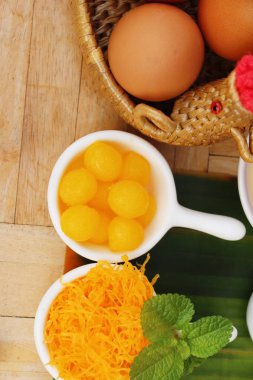 Altın tatlıdır yumurta sarısı, Tay tatlı