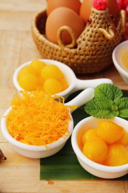 Altın tatlıdır yumurta sarısı, Tay tatlı