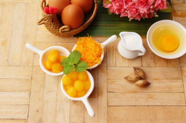 Altın tatlıdır yumurta sarısı, Tay tatlı