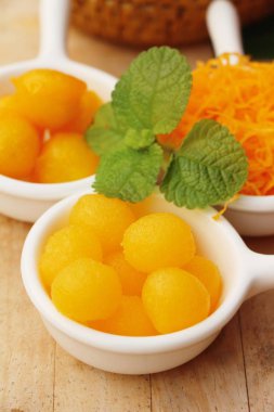 Altın tatlıdır yumurta sarısı, Tay tatlı