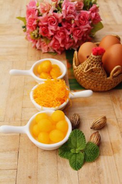 Altın tatlıdır yumurta sarısı, Tay tatlı