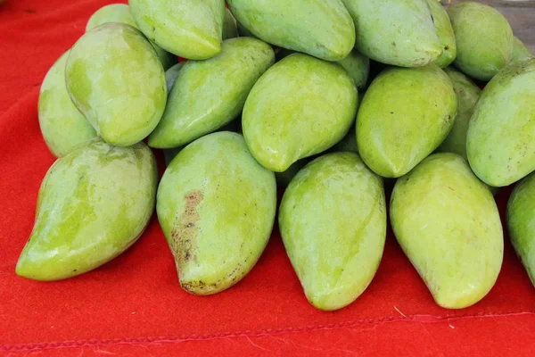 Mango fruit is delicious at street food — Stock Photo, Image