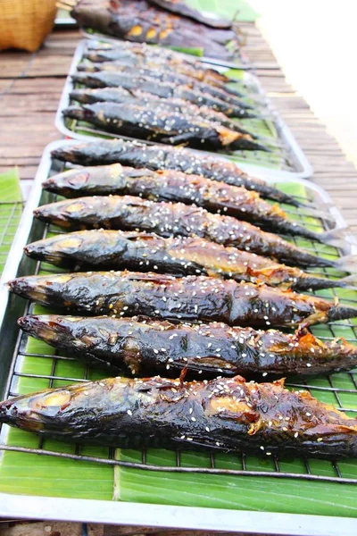 Ryby z grilla jest pyszne na rynku — Zdjęcie stockowe