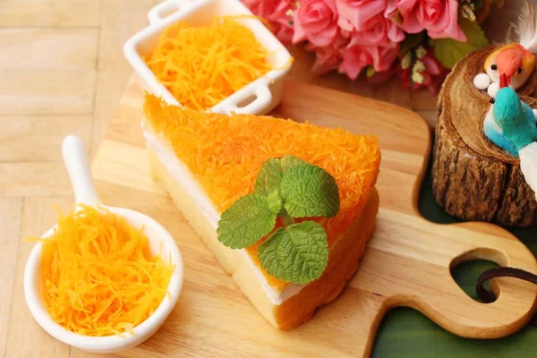 Cake golden sweet is egg yolk delicious — Stock Photo, Image