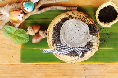 Reyhan tohumu cam lezzetli içecek