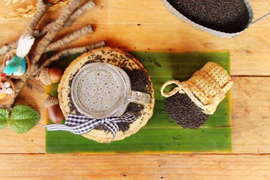 Reyhan tohumu cam lezzetli içecek