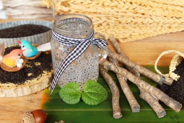 Reyhan tohumu cam lezzetli içecek