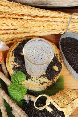 Reyhan tohumu cam lezzetli içecek