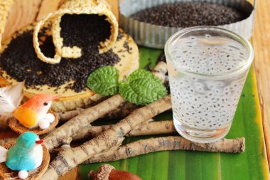 Reyhan tohumu cam lezzetli içecek