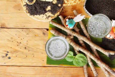 Reyhan tohumu cam lezzetli içecek