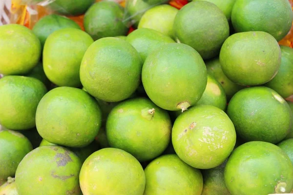 Limão fresco para cozinhar no mercado — Fotografia de Stock