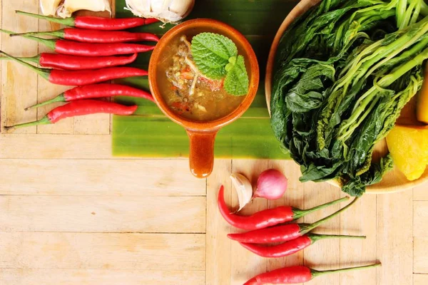 Pescado en vinagre picante con verduras hervidas — Foto de Stock