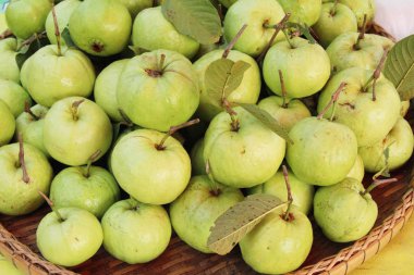 Guava meyve içinde belgili tanımlık çarşı lezzetlidir