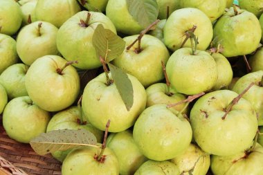 Guava meyve içinde belgili tanımlık çarşı lezzetlidir