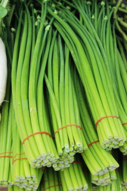 Soğan çiçek kök pazarda yemek pişirmek için