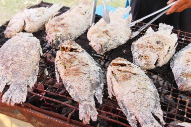 Izgara balık içinde belgili tanımlık çarşı lezzetlidir