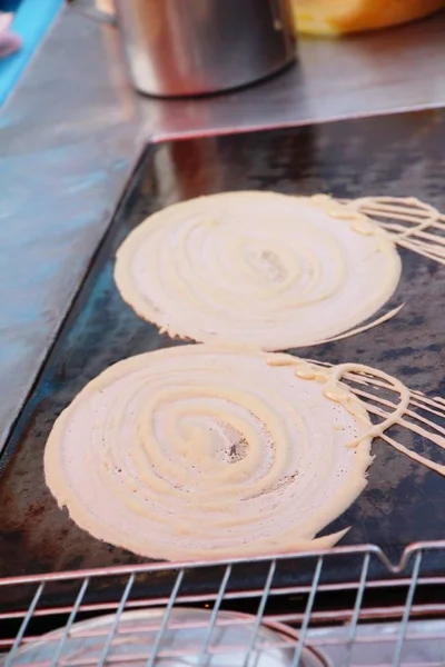 制作香酥煎饼是美味 — 图库照片