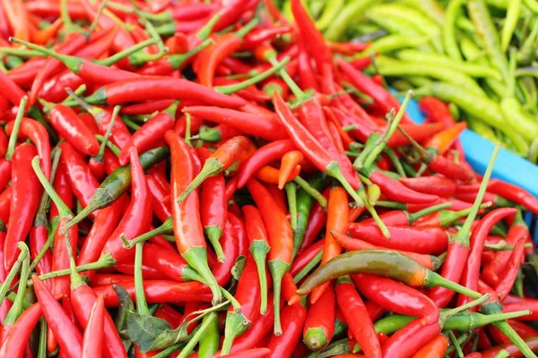 Pimenta fresca para cozinhar no mercado — Fotografia de Stock