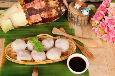 Buharda pişmiş hamur tatlısı Taro ile doldurulmuş lezzetlidir