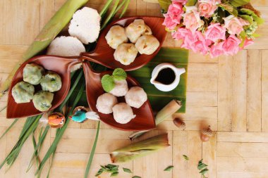 Buğulama dolması sarımsak chives, taro, bambu sürgün ile hamur tatlısı