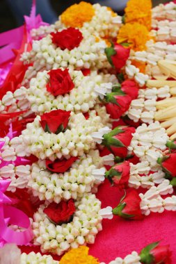 El Yasemin güzel çelenk piyasada