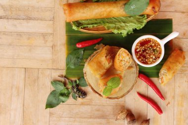 Meze yemek için geleneksel tava böreği