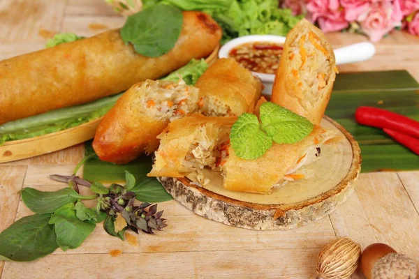 Rollos fritos de primavera tradicionales para aperitivos —  Fotos de Stock