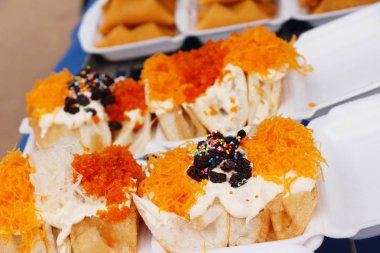 Krep rulo dolu sokak gıda lezzetlidir