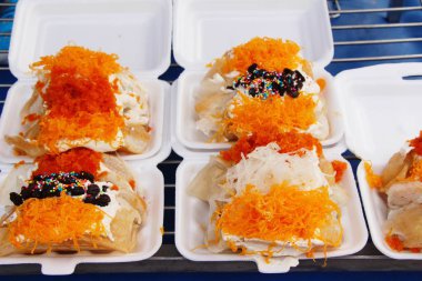 Krep rulo dolu sokak gıda lezzetlidir