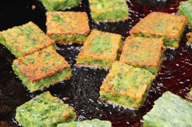 sarımsak chives ile lezzetli dolma pişmiş hamur tatlısı