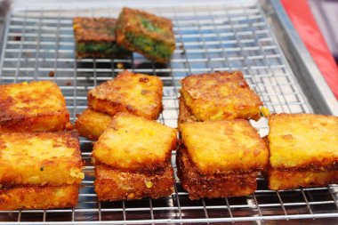 sarımsak chives ile lezzetli dolma pişmiş hamur tatlısı