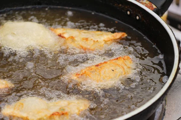 Smažený gyoza, styl japonské jídlo na pouliční stánky s jídlem — Stock fotografie