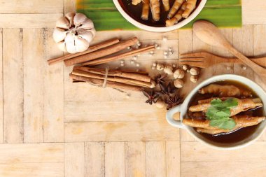 Komposto ayak tavuk lezzetli, Çin besindir