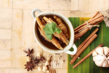 Komposto ayak tavuk lezzetli, Çin besindir