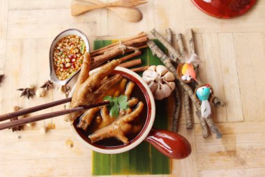 Komposto ayak tavuk lezzetli, Çin besindir