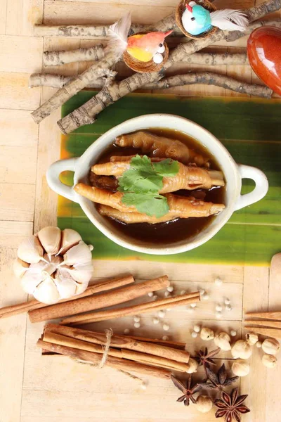 Pés cozidos frango é delicioso, comida chinesa — Fotografia de Stock