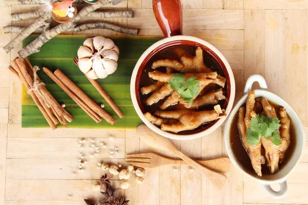 Pés cozidos frango é delicioso, comida chinesa — Fotografia de Stock