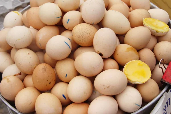 Gestoomde eieren is heerlijk in de marke — Stockfoto