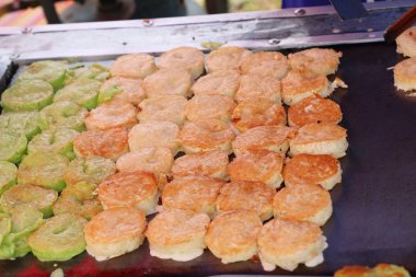 un karışımı Hindistan cevizi ve sonra kızarmış, Tay tatlı