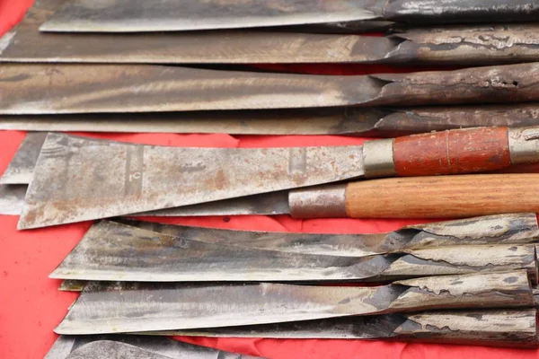 Eine Menge Messer verschiedene zum Verkauf — Stockfoto