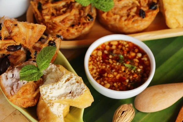 Taro tatlı ve kızarmış tofu, Çin yemeği — Stok fotoğraf