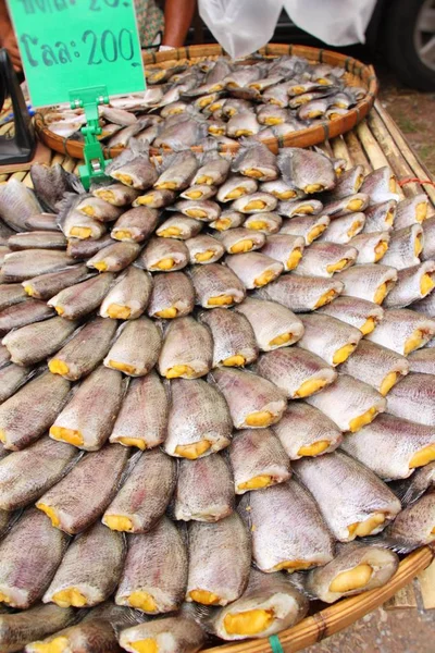 Peixe seco para cozinhar no mercado — Fotografia de Stock