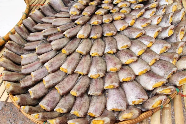 Gedroogde vis voor het koken op de markt — Stockfoto