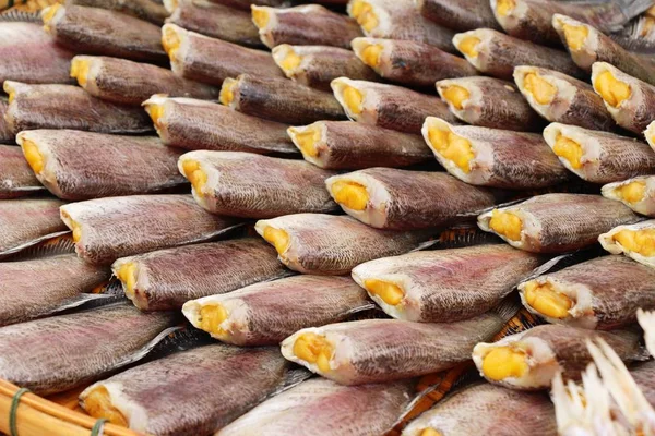 Pescado seco para cocinar en el mercado —  Fotos de Stock