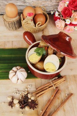 Domuz eti lezzetli, Çin gıda ile haşlanmış yumurta