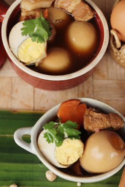 Domuz eti lezzetli, Çin gıda ile haşlanmış yumurta