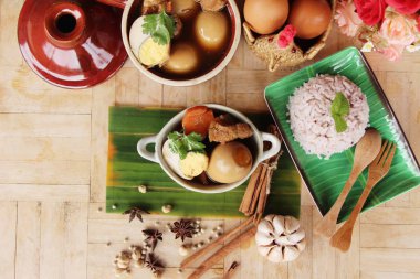 Domuz eti lezzetli, Çin gıda ile haşlanmış yumurta